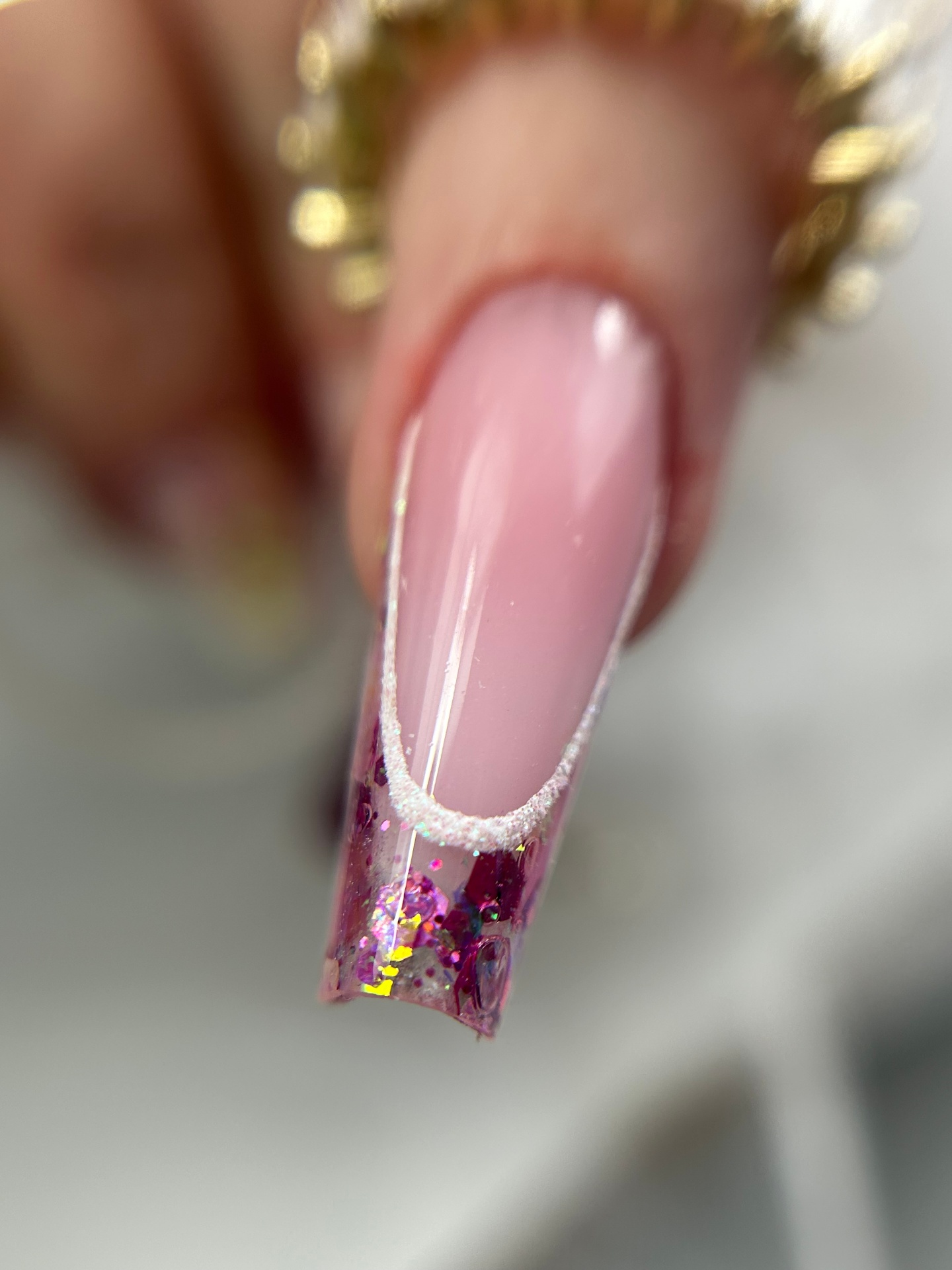 Encapsulado rosa com glitter — formação de unhas em Olaias